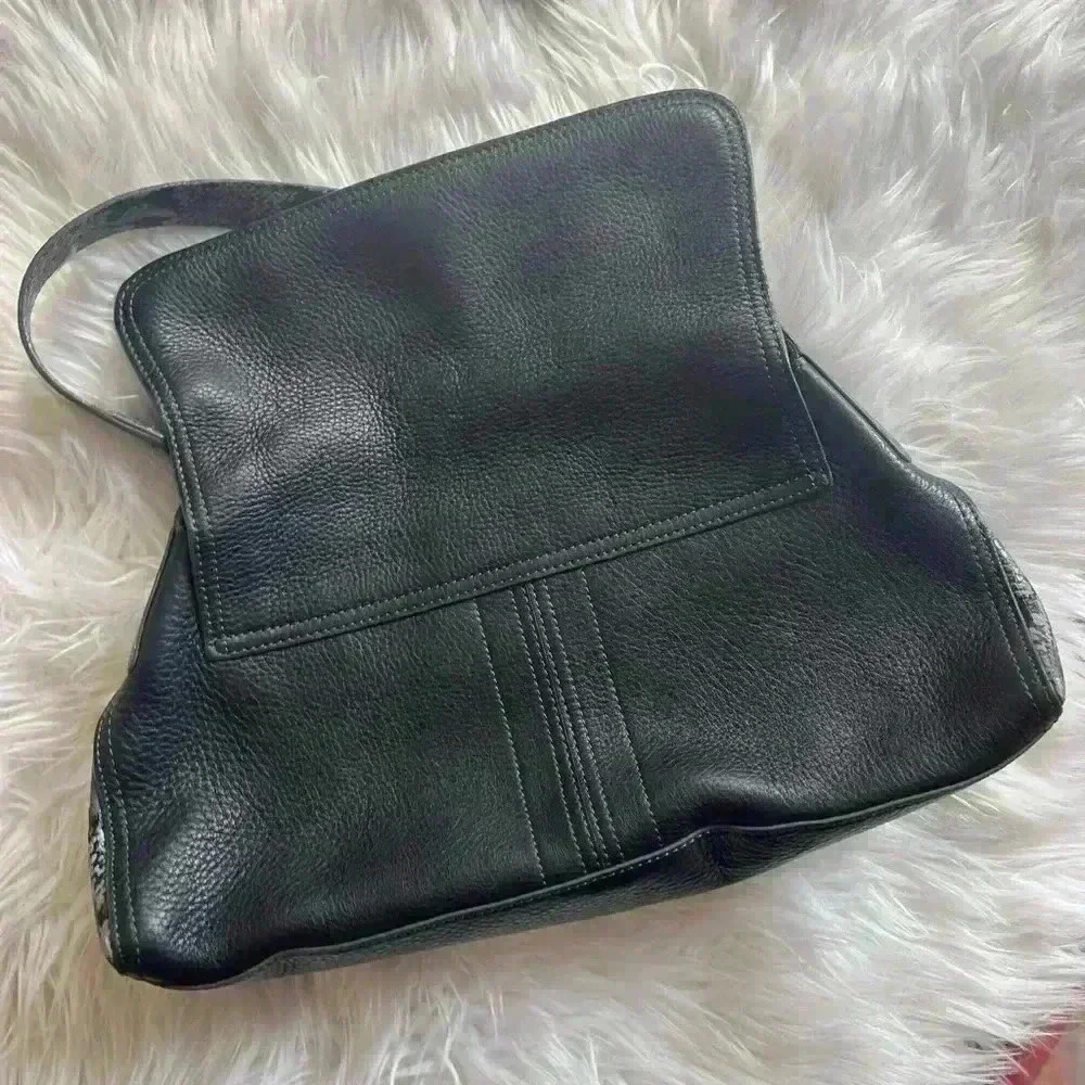 Kenneth Cole Black Leather Hobo Bag with Snake Embossed Details y2k